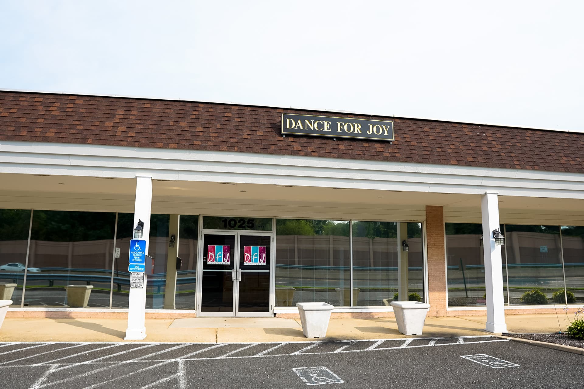 Dance For Joy storefront and studio entrance in Brielle